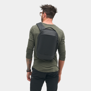 NOMATIC Navigator RS Sling 10L in black, worn on back by model